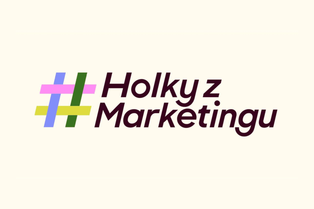 Na béžovém podkladě je barevný hastag a hnědý název holky z marketingu