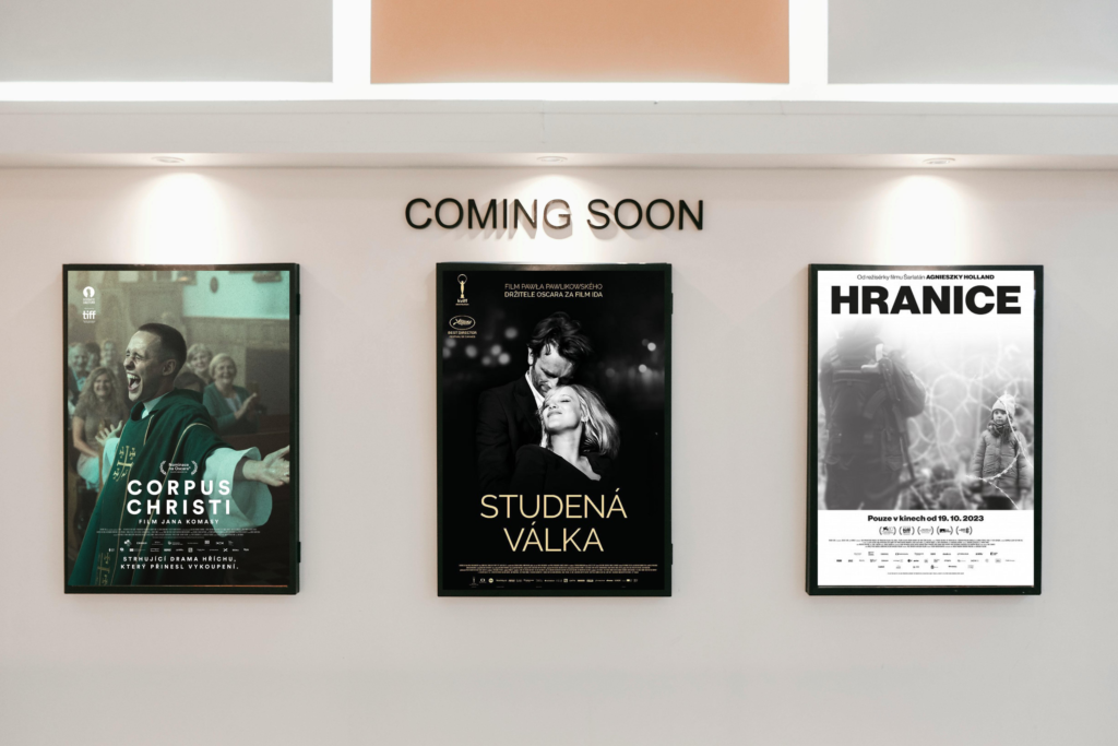 Tři filmové plakáty.