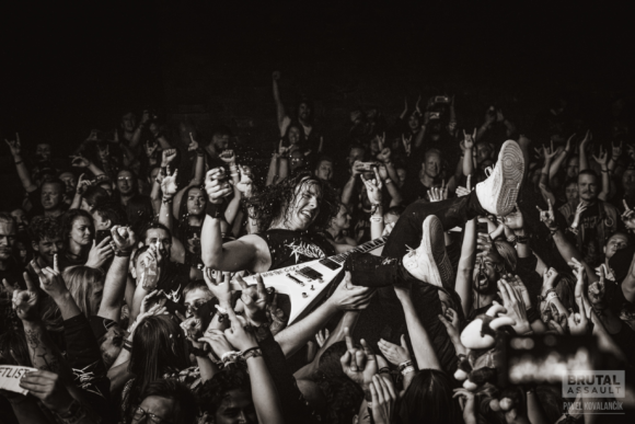 Co si pouštíme do sluchátek? Hudební vkus našeho kraje pod lupou